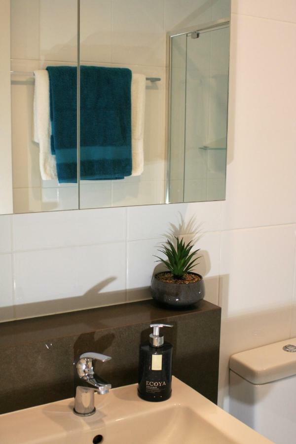 Governor Luxe 1 Bedroom Apartment In The Heart Of Barton Wifi Gym Wine Secure Parking Canberra Kingston ภายนอก รูปภาพ